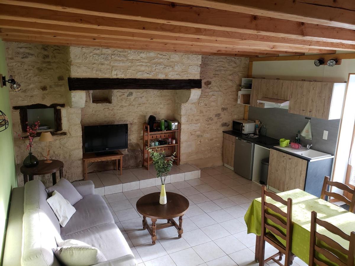 Gite Sauveterre-la-Lemance Exterior photo